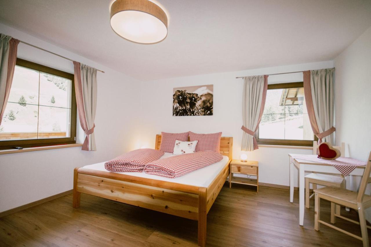 Ferienwohnung Nedererhof - Zimmer Enzian Mit Gemeinschaftskueche Schmirn Exterior foto